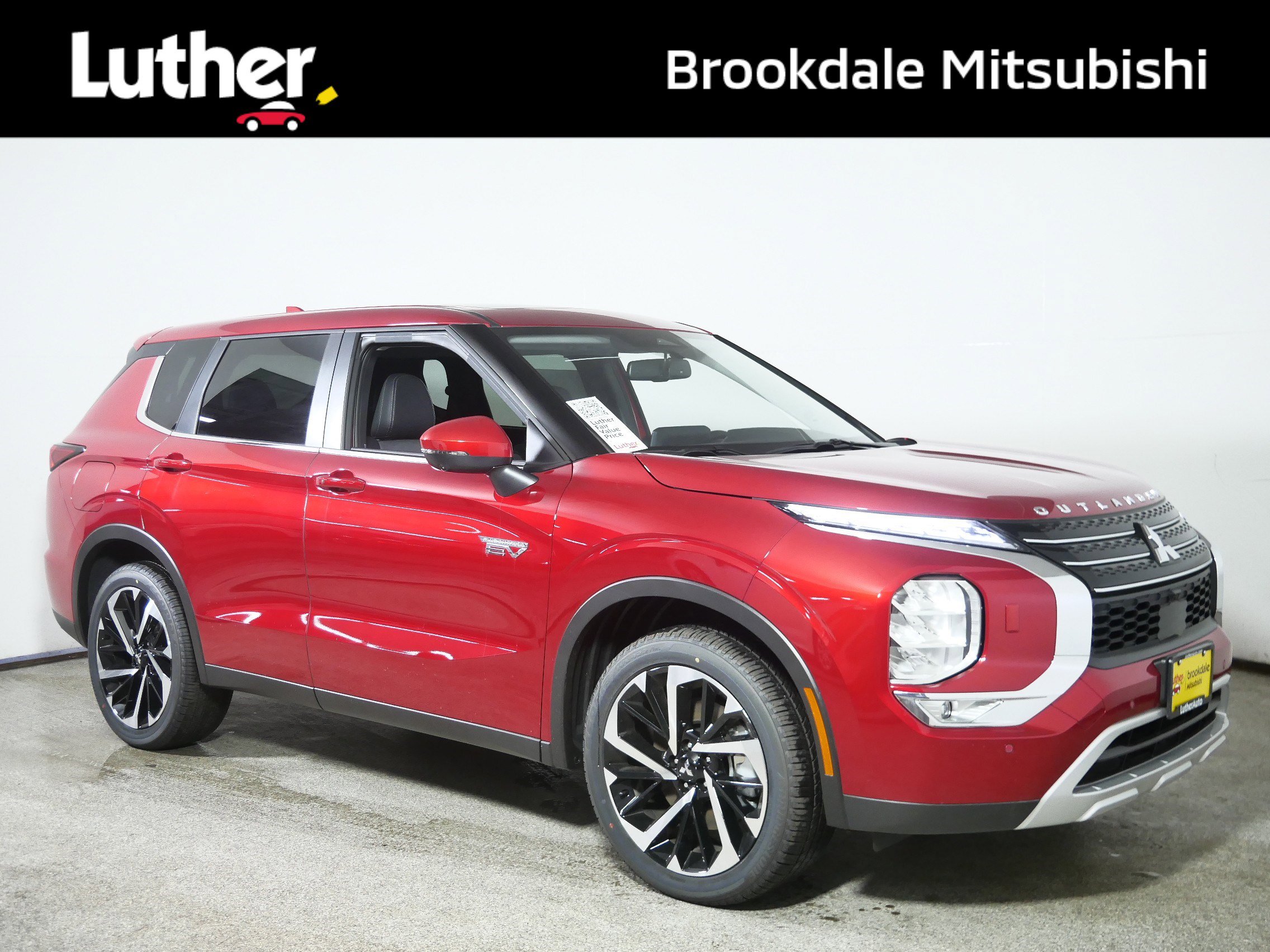 2025 Mitsubishi Outlander Plug-in Hybrid SE's photo