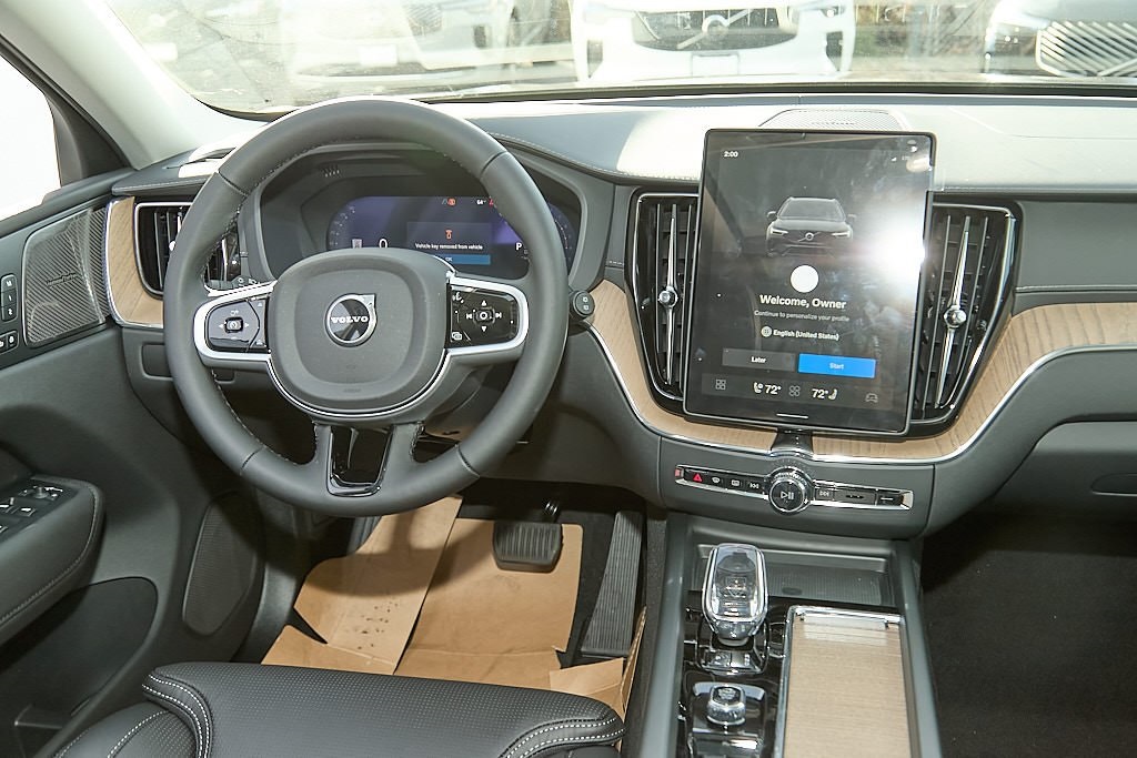 2026 VOLVO XC60 - Image 21