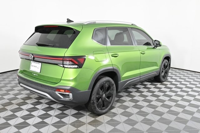 2025 Volkswagen Taos SE photo 4