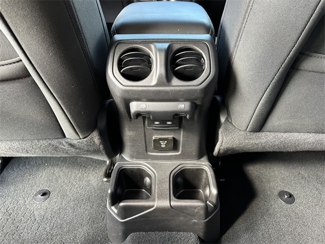 2022 Jeep Wrangler Unlimited Sahara photo 13