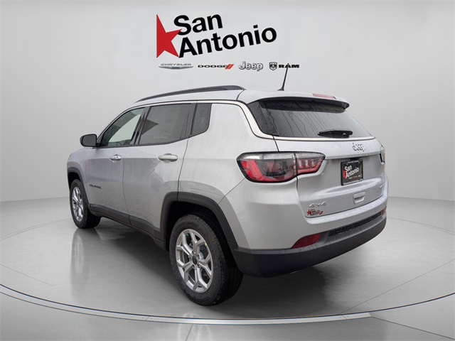 2025 Jeep Compass Latitude photo 4