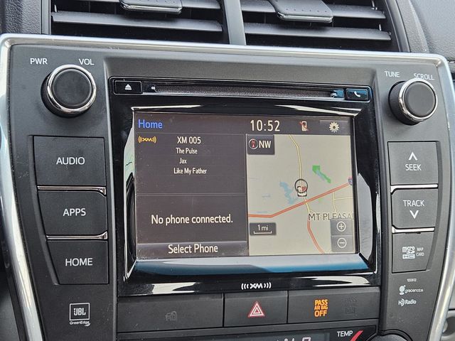 2017 Toyota Camry XLE photo 18