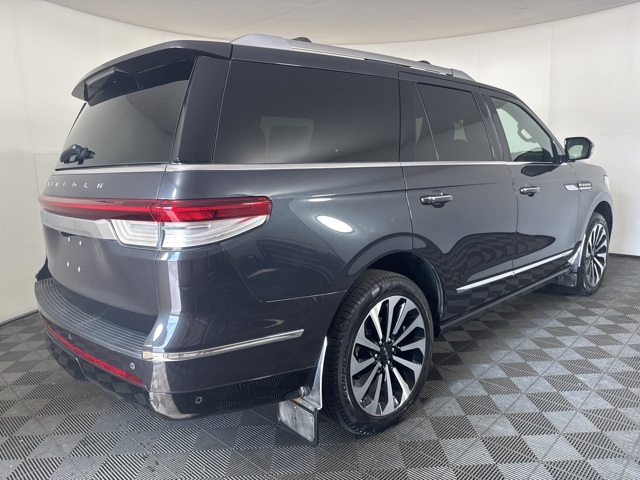 2024 Lincoln Navigator Reserve photo 3