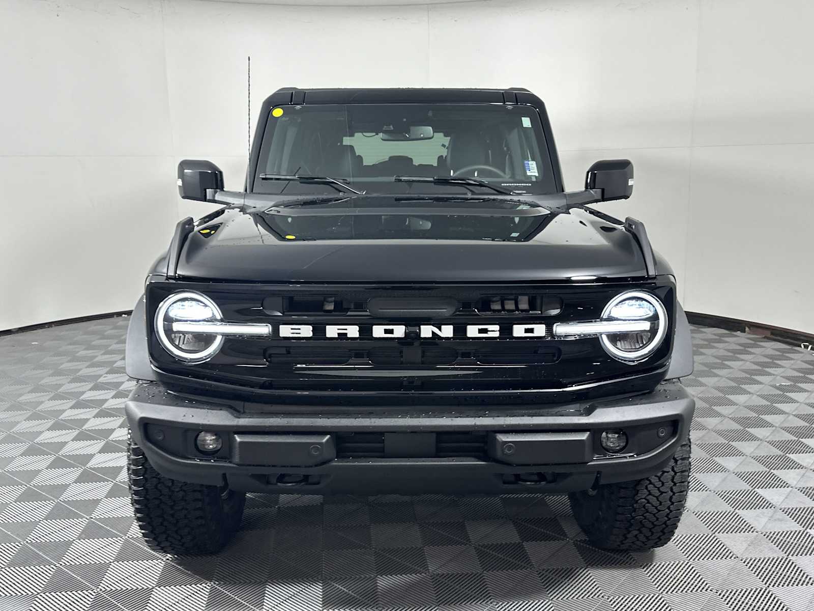 2025 Ford Bronco Outer Banks photo 2