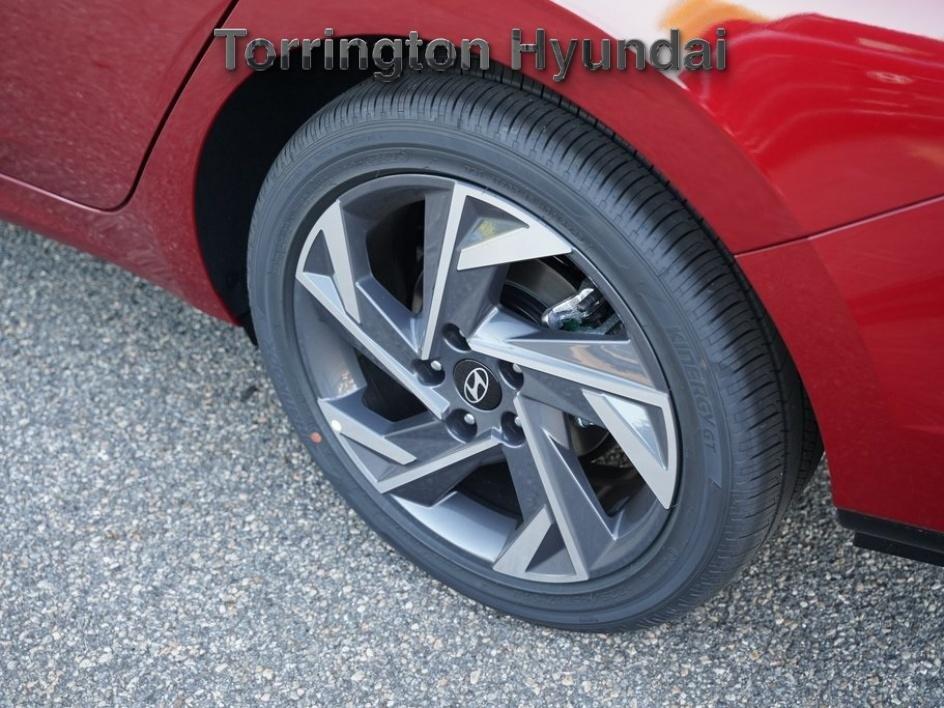 2025 Hyundai Elantra Limited photo 10