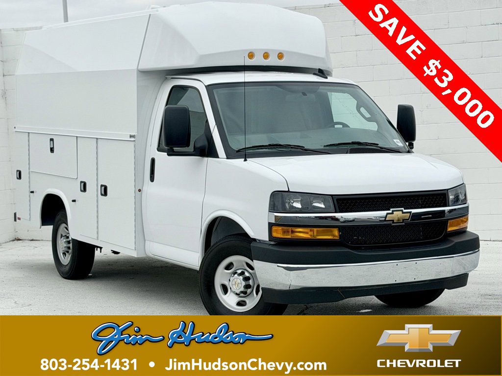 2025 Chevrolet Express Cutaway Base's photo