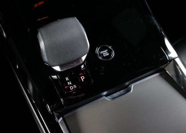 2025 Land Rover Range Rover Sport SE photo 13