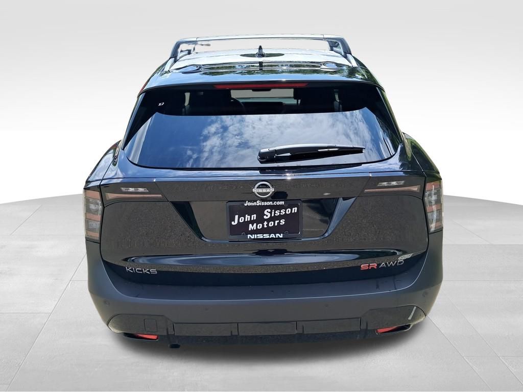 2025 Nissan Kicks SR photo 2