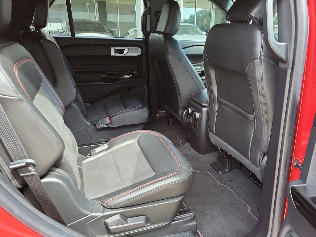 2022 Ford Explorer ST-Line photo 24