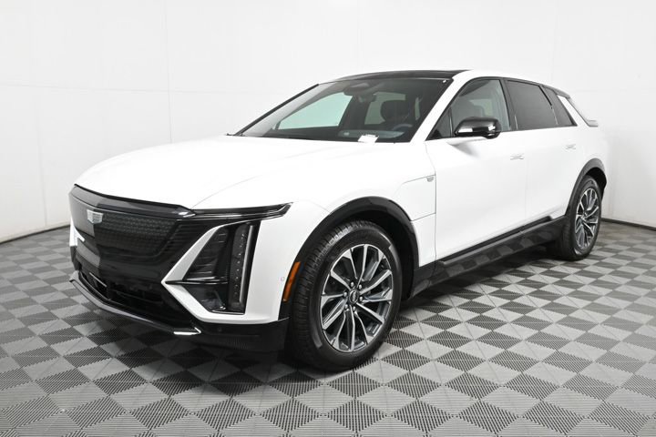 2025 Cadillac LYRIQ Sport 2's photo