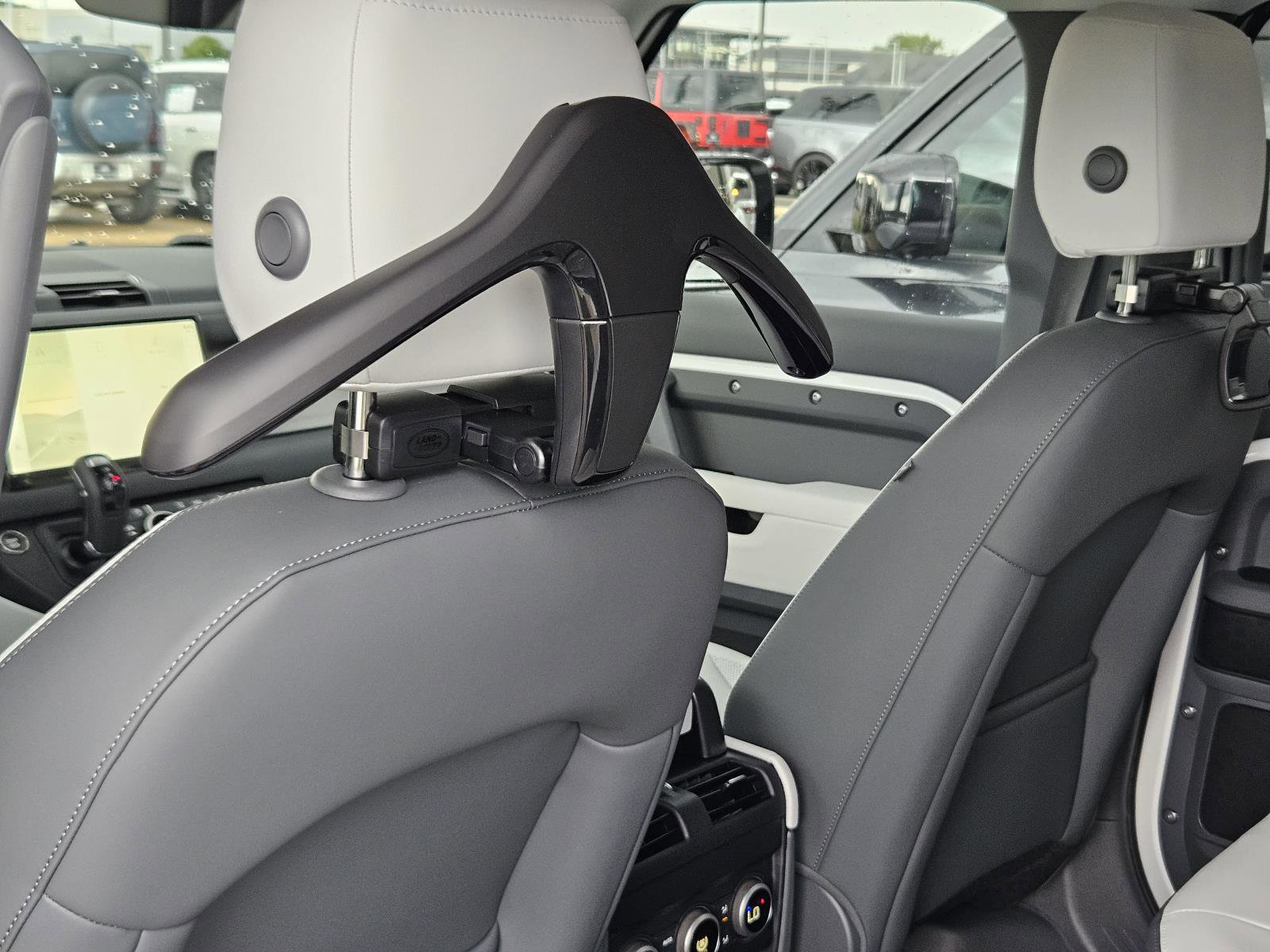 2025 Land Rover Defender 130 S photo 9