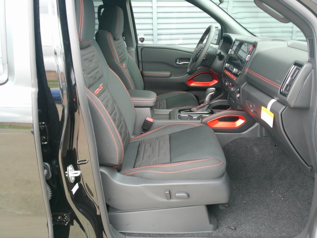 2025 Nissan Frontier Crew Cab PRO-4X photo 11