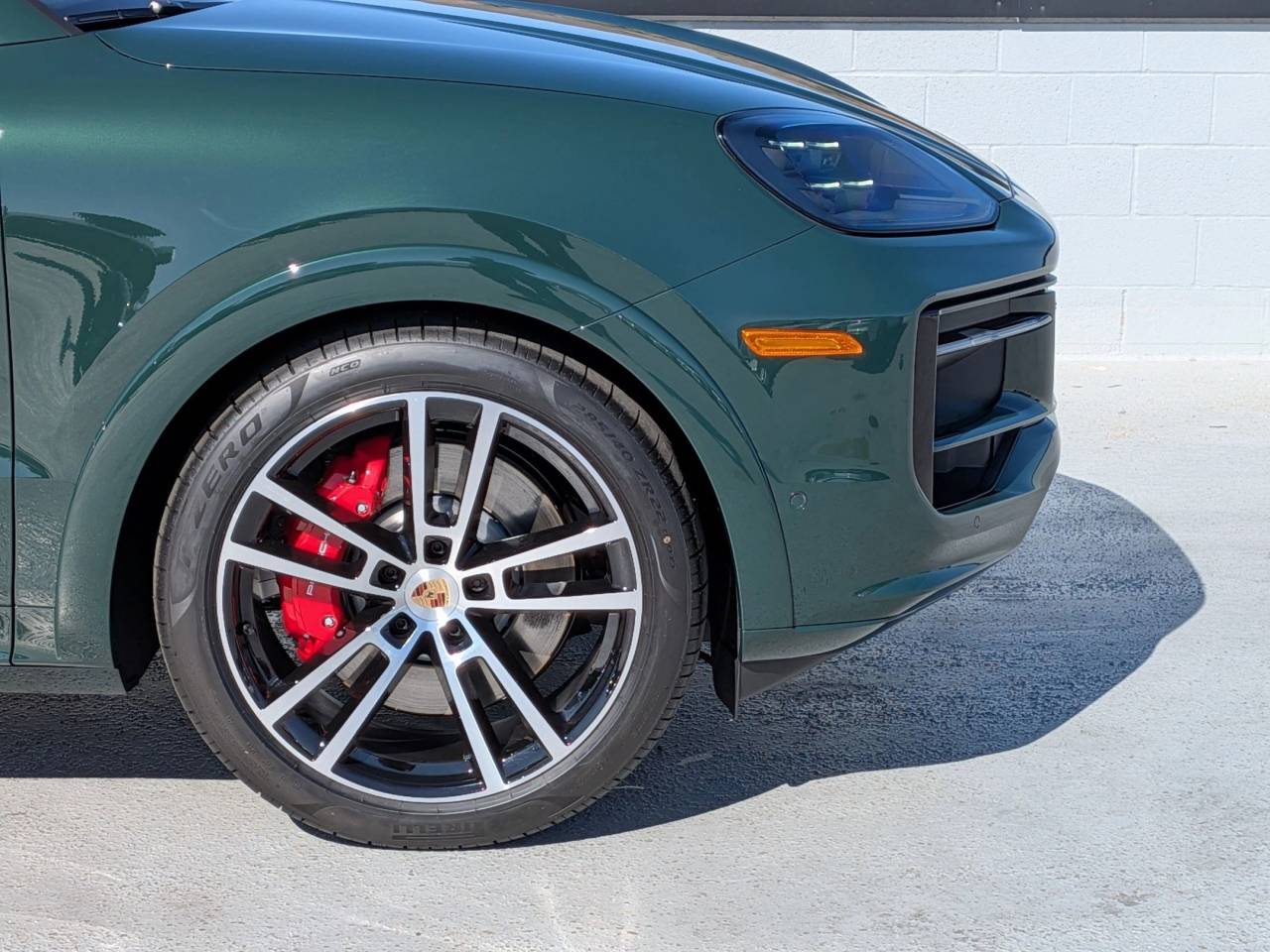 2025 Porsche Cayenne GTS photo 2