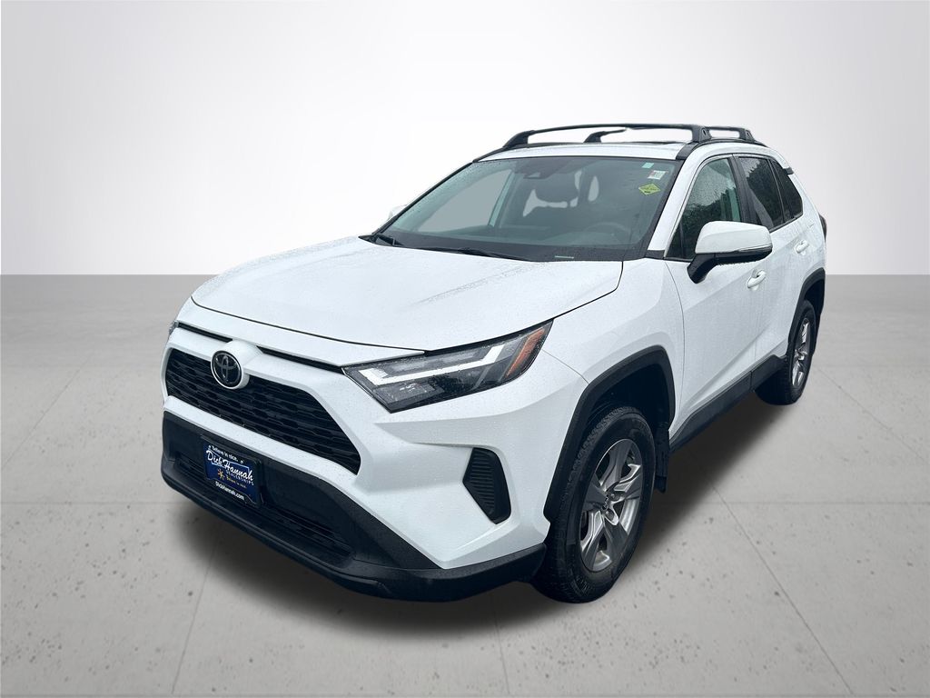 2024 Toyota RAV4 XLE photo 2