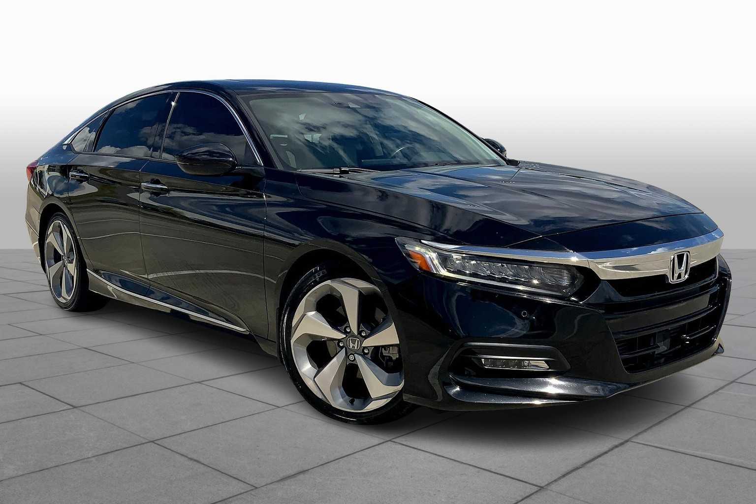 2018 Honda Accord Touring 1.5T photo 2