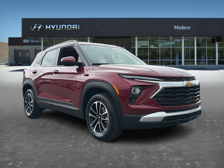 2024 Chevrolet Trailblazer LT photo 2