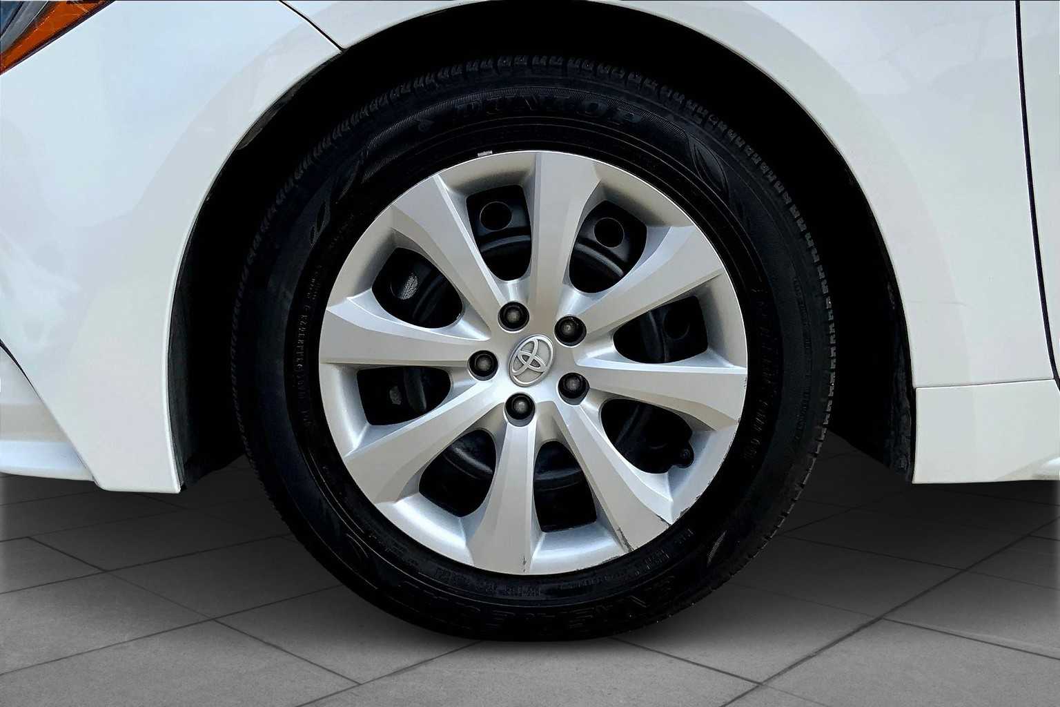 2024 Toyota Corolla LE photo 10