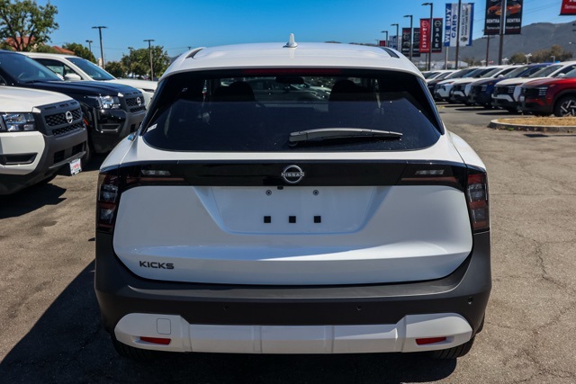 2025 Nissan Kicks SV photo 2