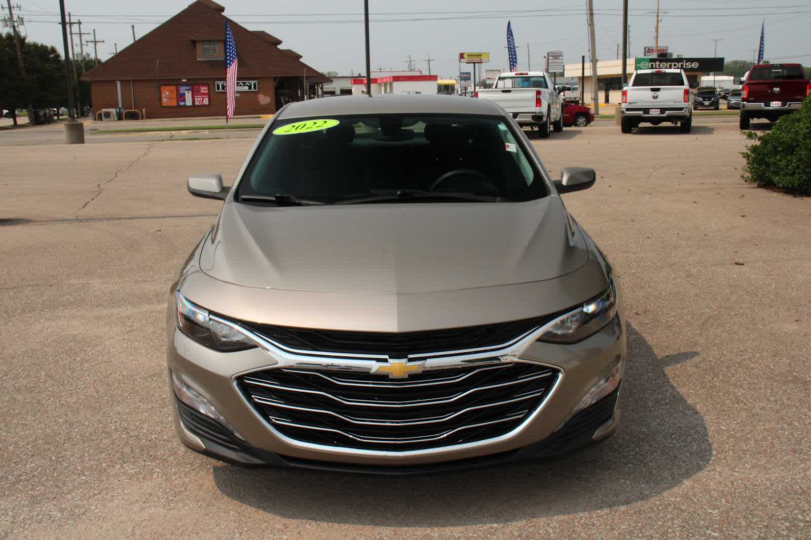 2022 Chevrolet Malibu photo 3