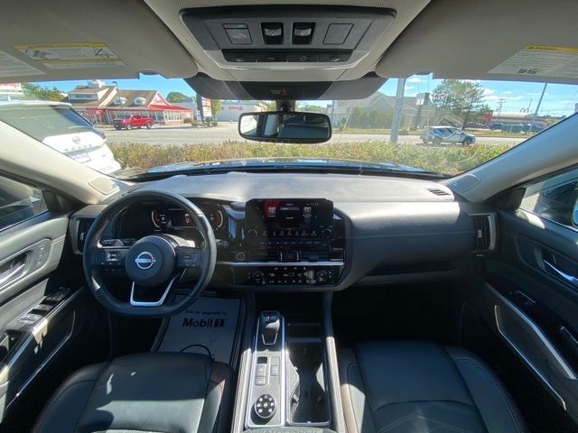 2022 Nissan Pathfinder Platinum photo 14