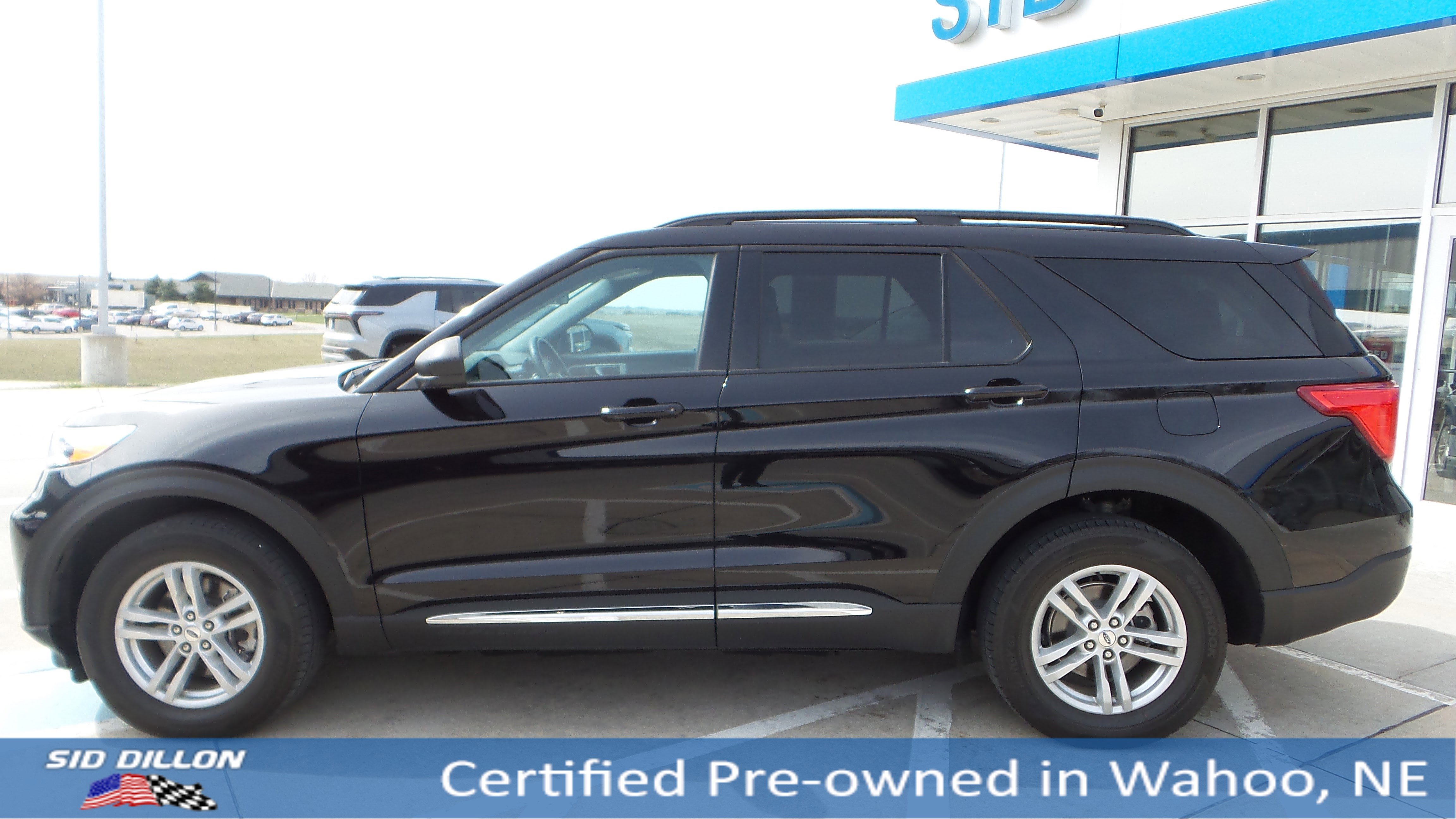 2022 Ford Explorer XLT photo 2
