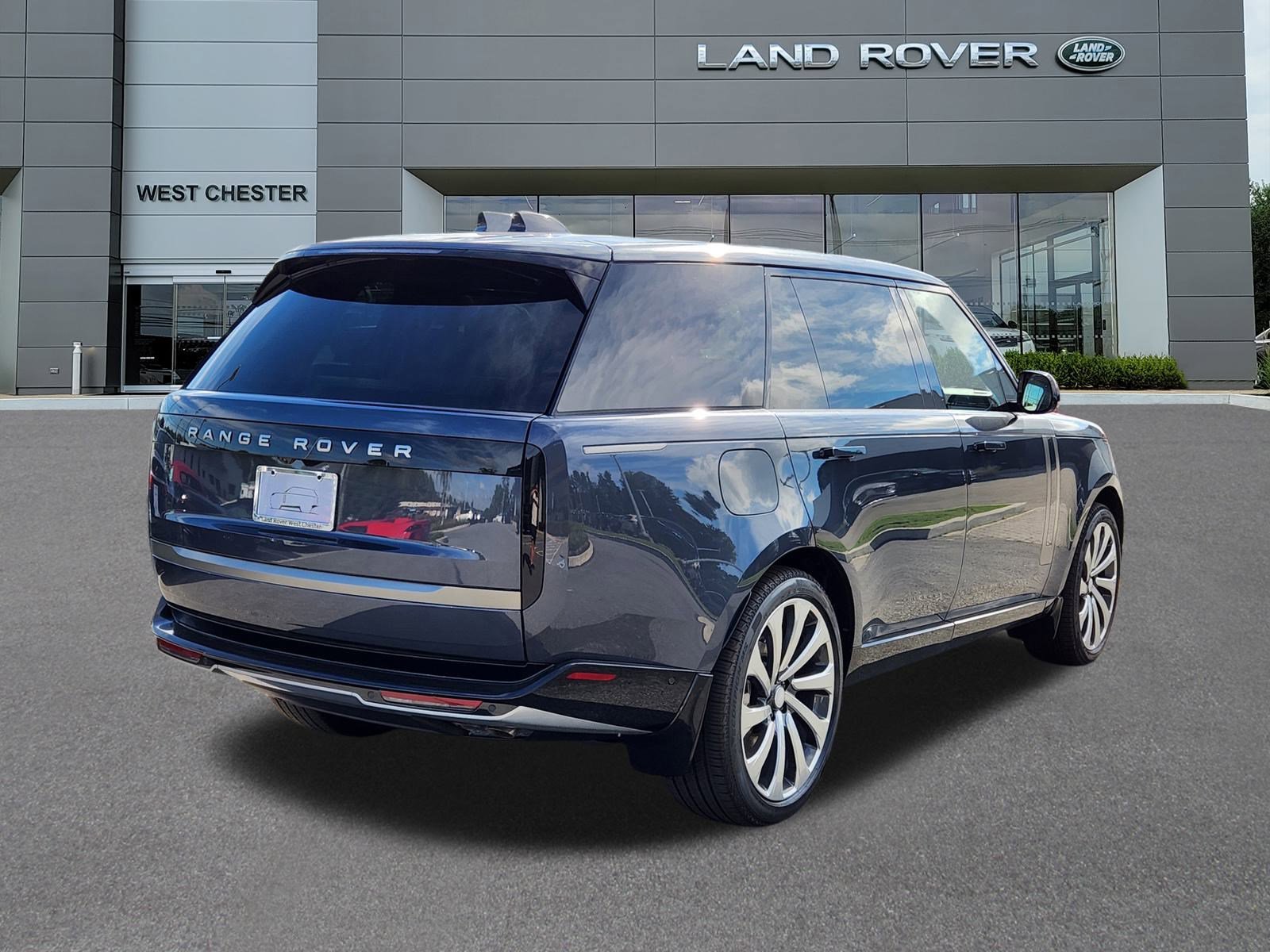 2025 Land Rover Range Rover SE photo 4