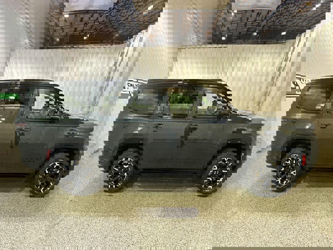 2025 Jeep Wagoneer Series II Overland photo 3