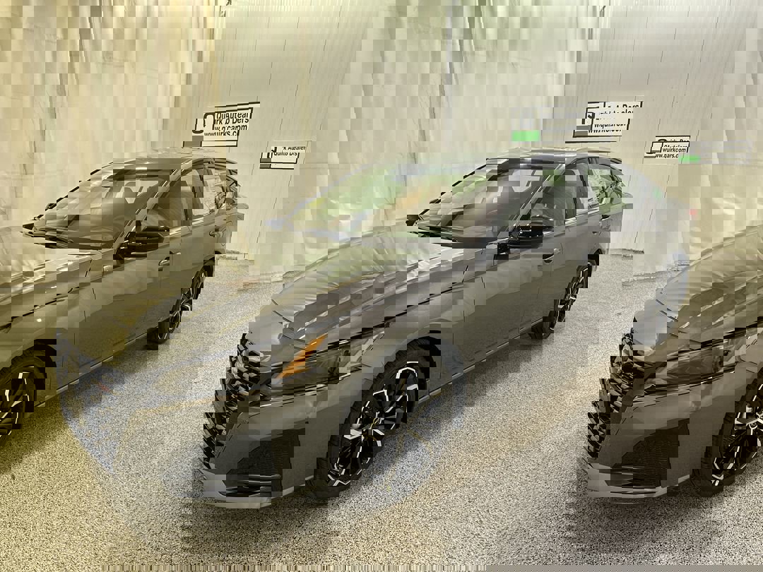 2025 Nissan Altima SR photo 3