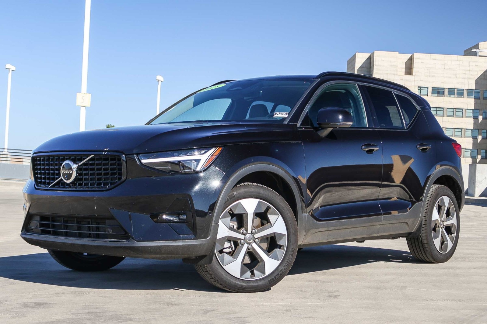 2025 Volvo XC40 Plus's photo