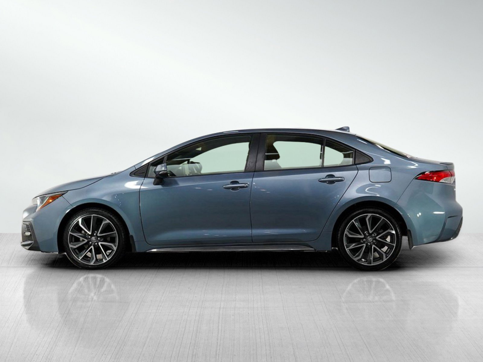 Used 2020 Toyota Corolla SE with VIN JTDS4RCE7LJ041491 for sale in Burnsville, Minnesota