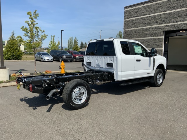 2025 Ford F-350 photo 4