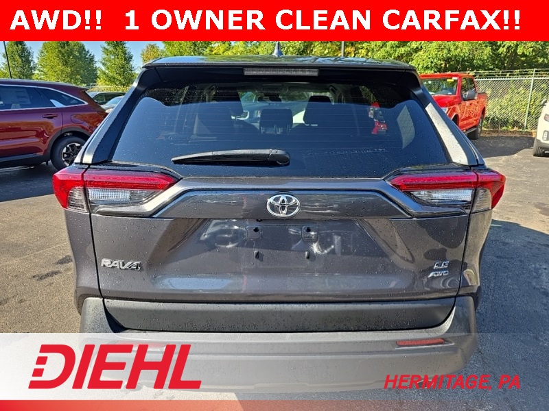 2022 Toyota RAV4 LE photo 6