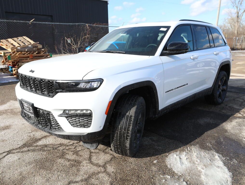 2025 Jeep Grand Cherokee Limited photo 4