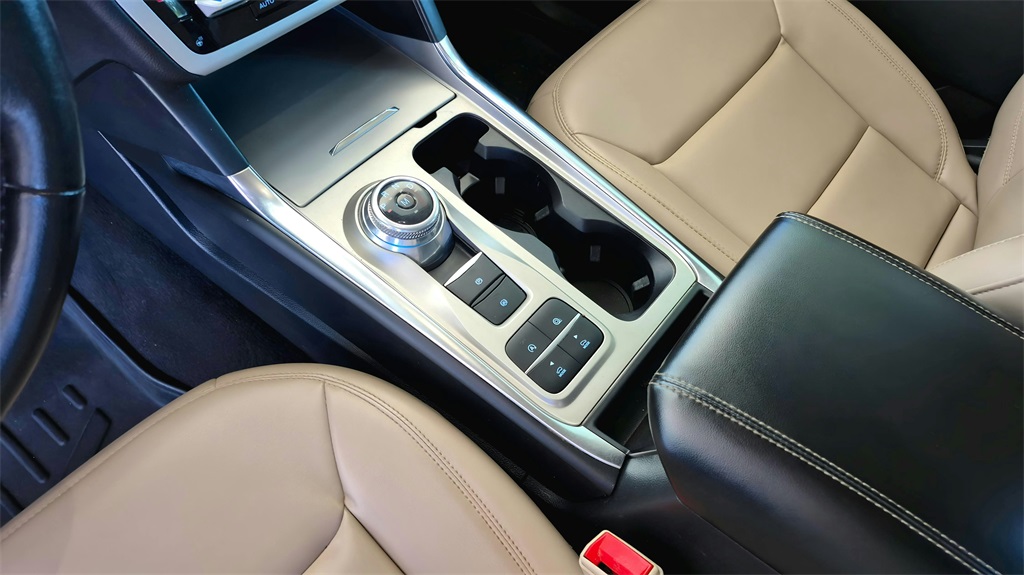 2021 Ford Explorer XLT photo 18