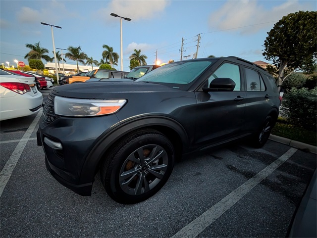 2023 Ford Explorer XLT photo 2