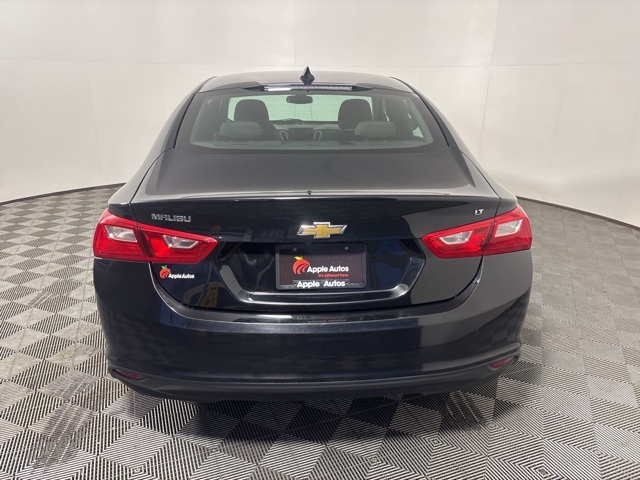 2017 Chevrolet Malibu 1LT photo 4