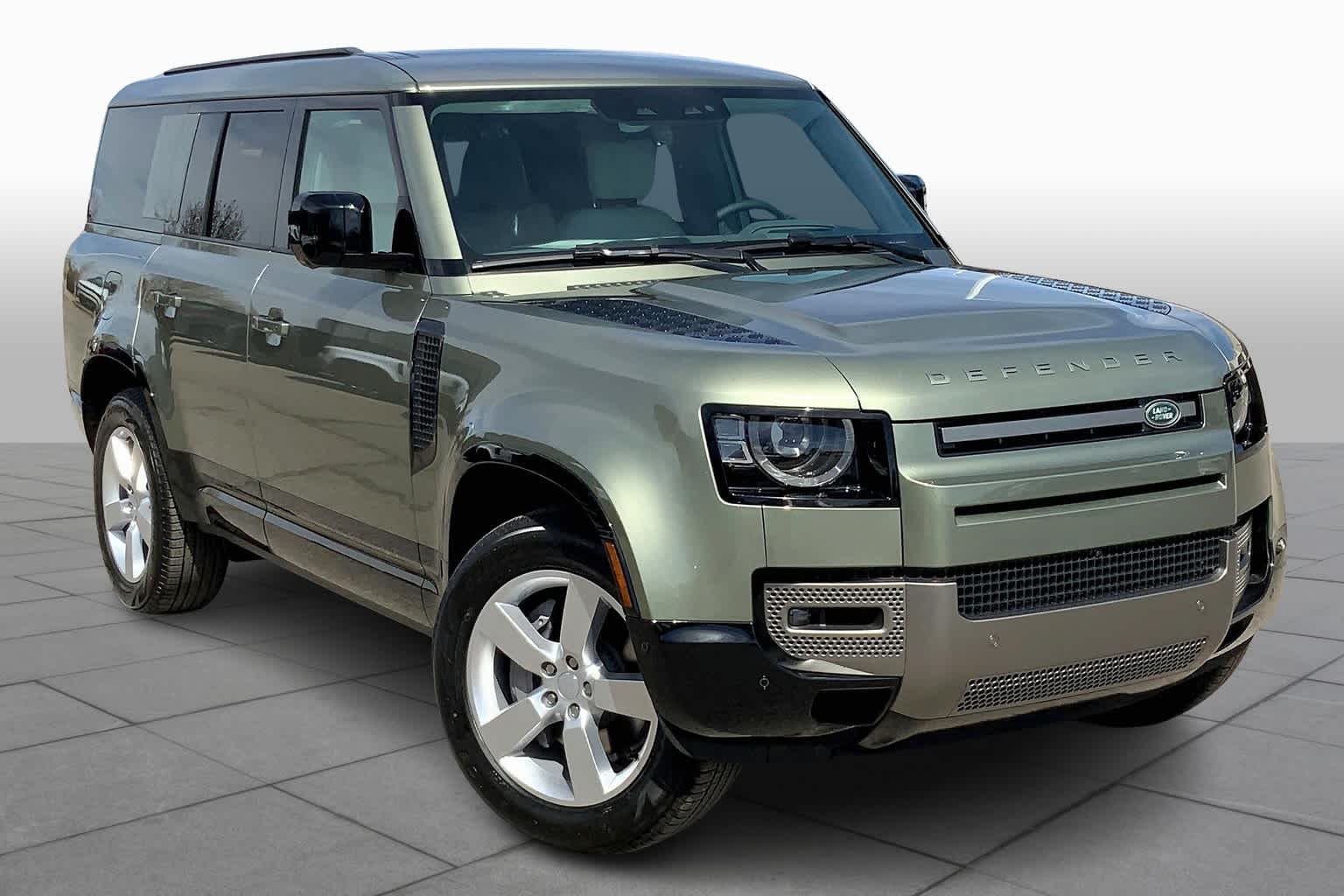 2025 Land Rover Defender 130 X-Dynamic SE photo 2
