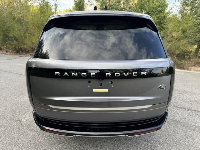 2023 Land Rover Range Rover SE photo 5