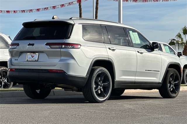 2023 Jeep Grand Cherokee Altitude photo 3