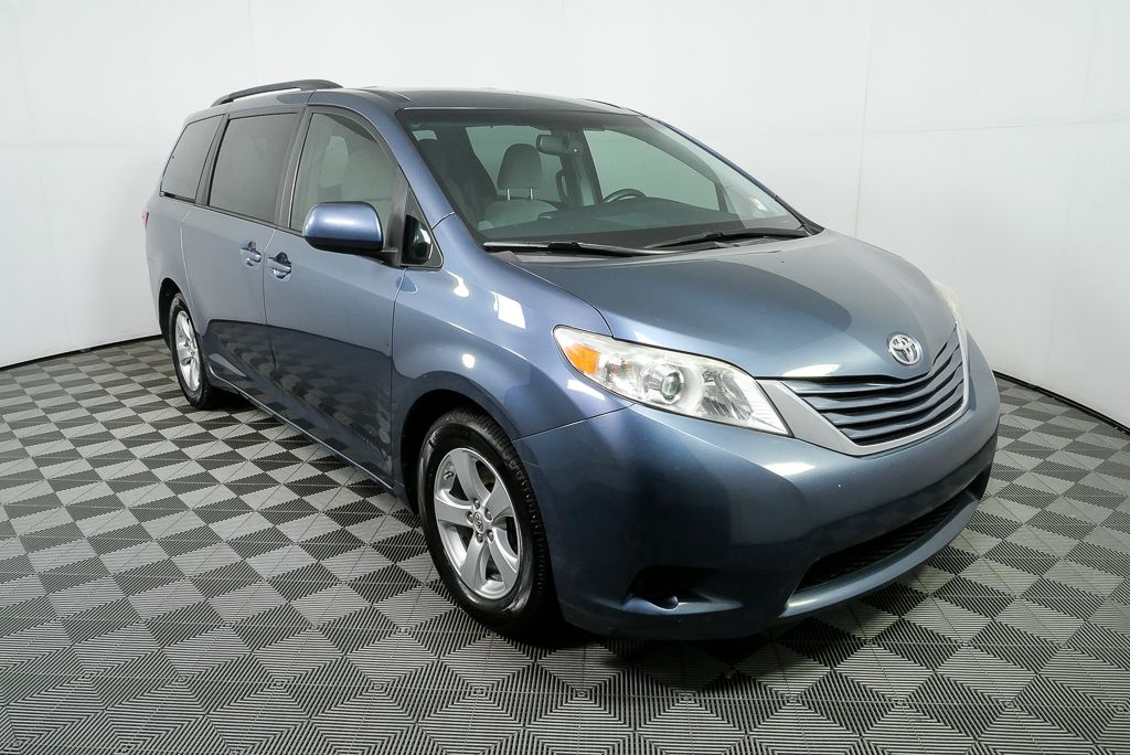 2016 Toyota Sienna LE