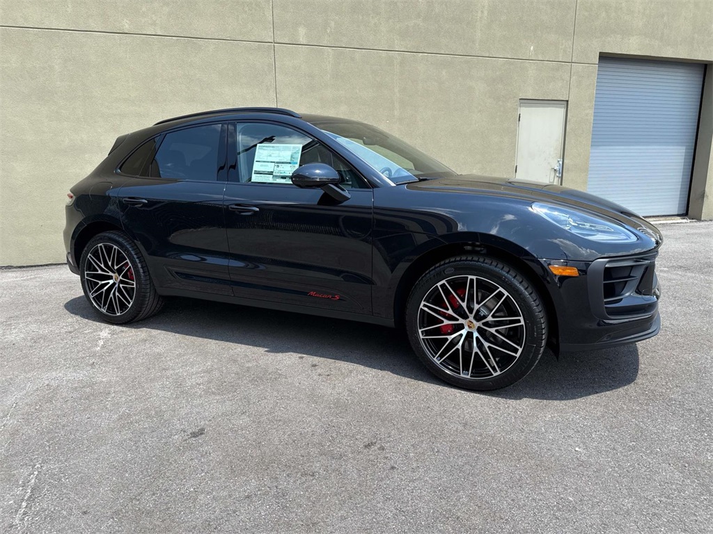 2025 Porsche Macan S photo 7