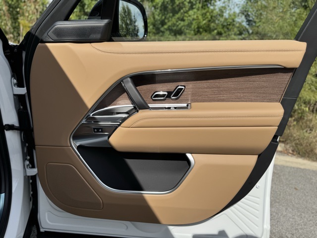 2025 Land Rover Range Rover SE photo 22