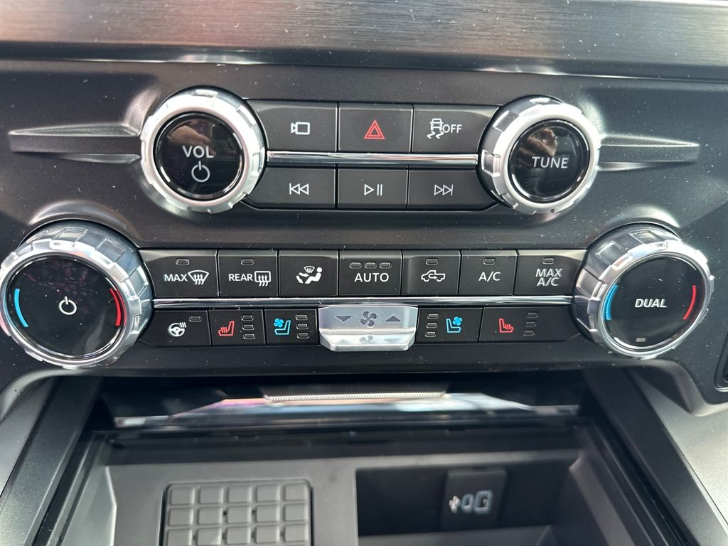 2026 Ford F-250 Lariat photo 14