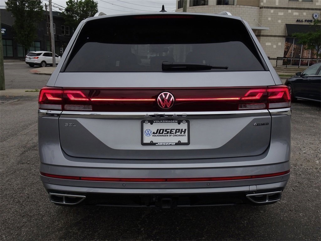 2025 Volkswagen Atlas SEL Premium R-Line photo 4