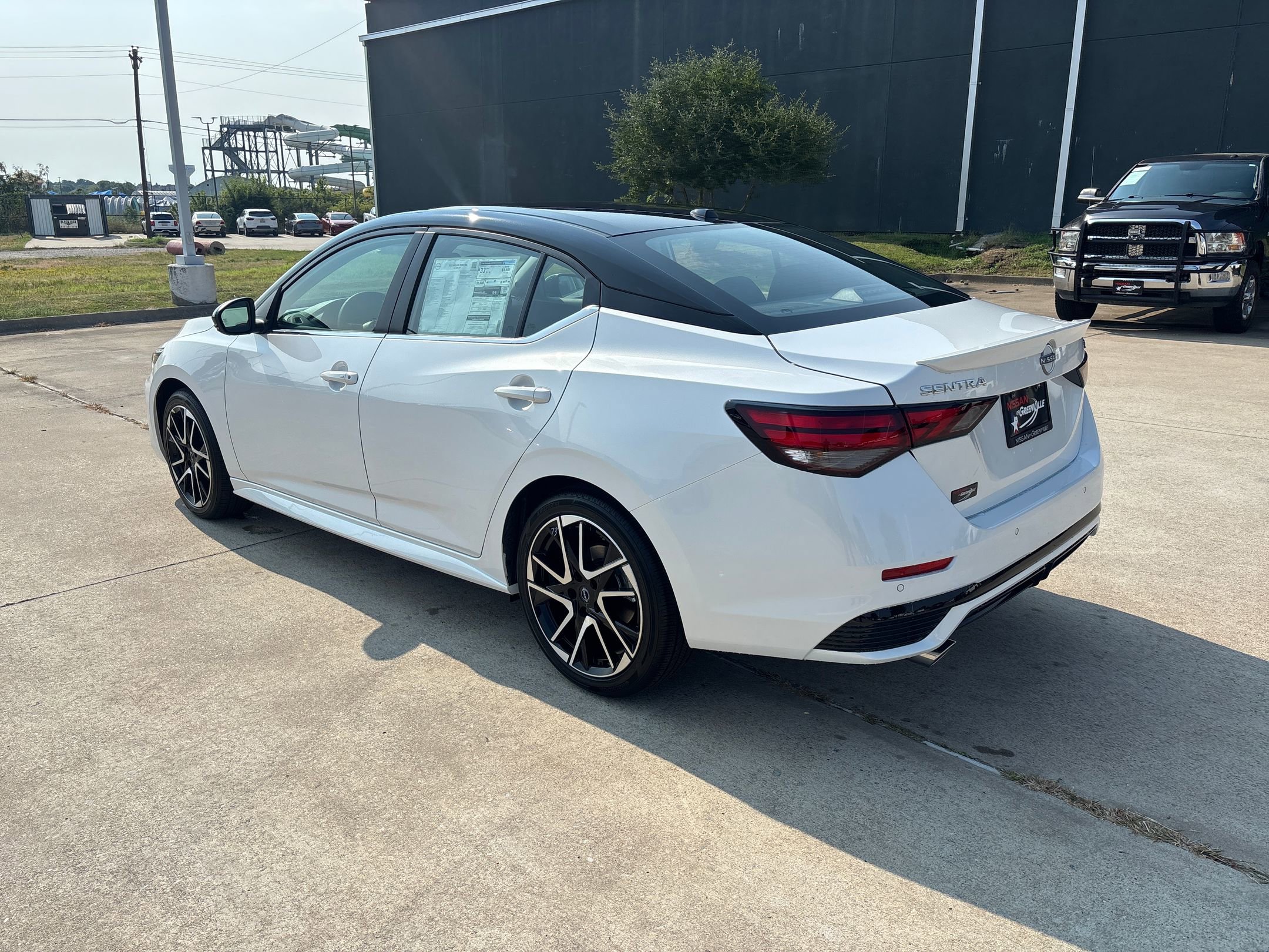 2025 Nissan Sentra SR photo 3
