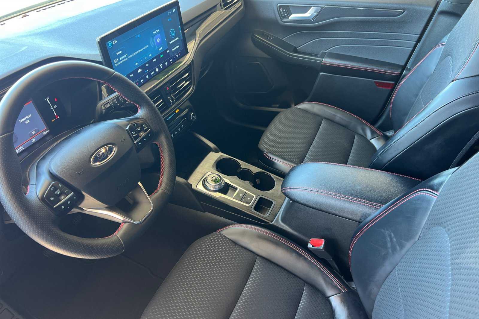 2025 Ford Escape ST-Line photo 8