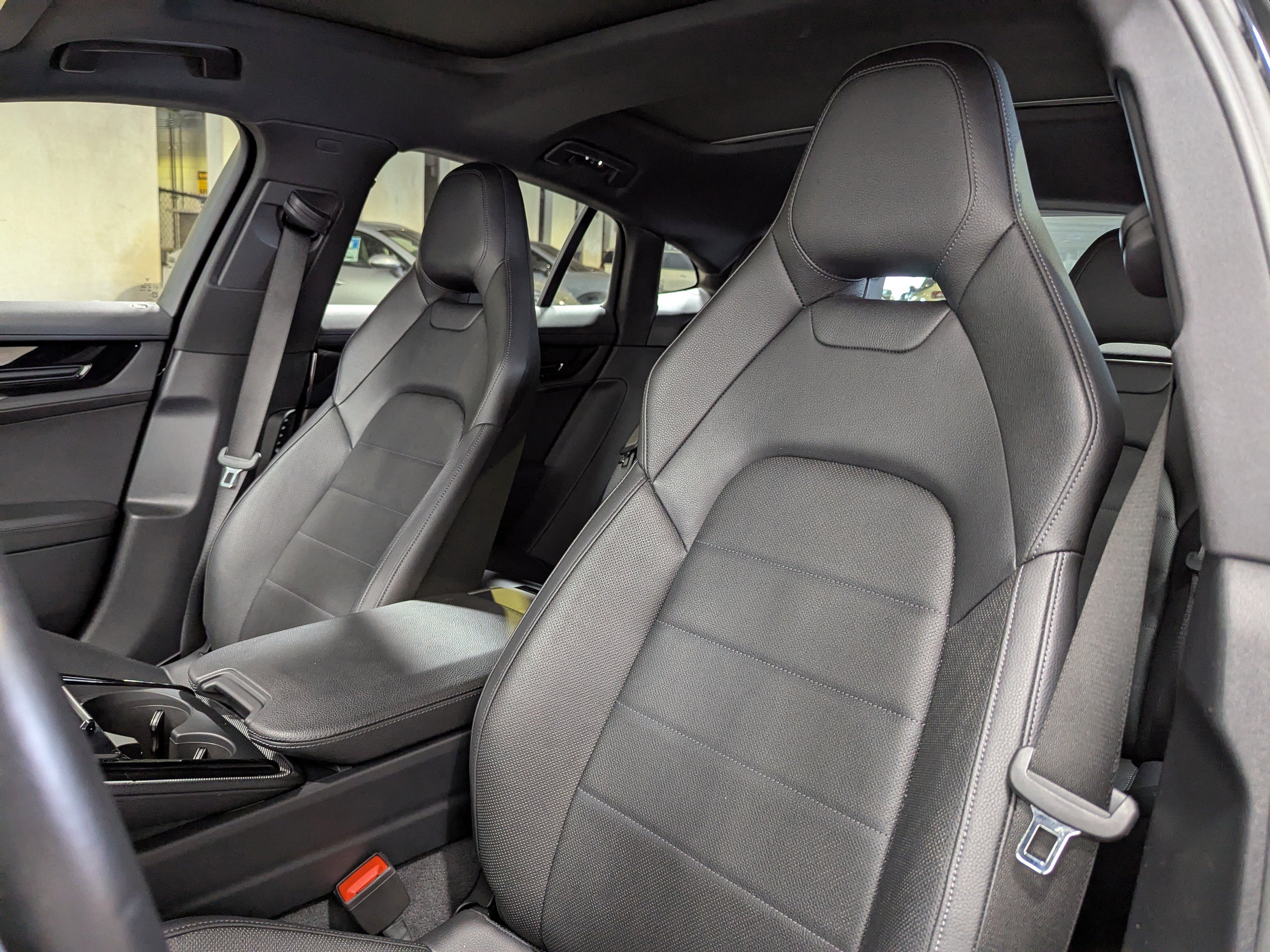 2025 Porsche Panamera 4 photo 4