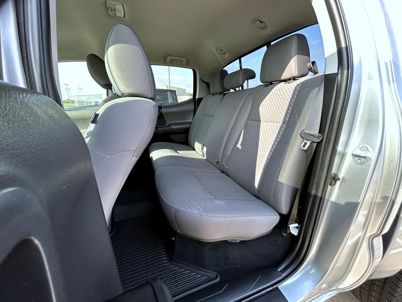 2022 Toyota Tacoma SR 4x4 photo 18