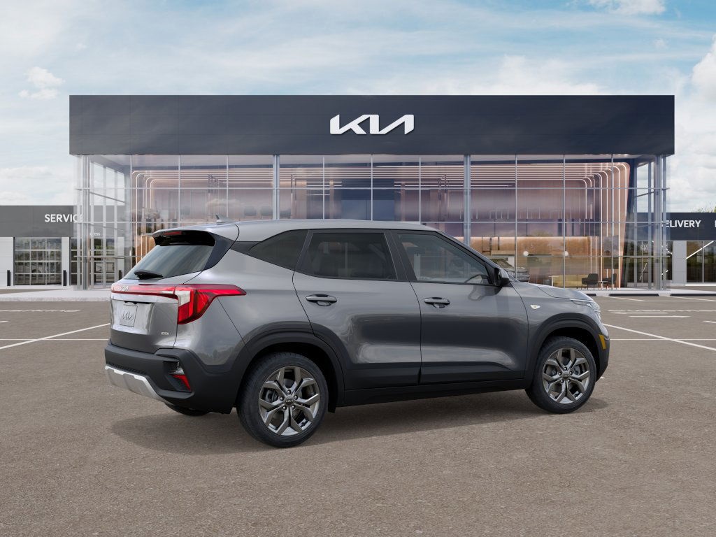 2026 Kia Seltos LX photo 6