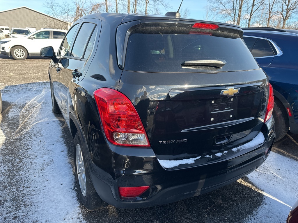 2022 Chevrolet Trax LS photo 3